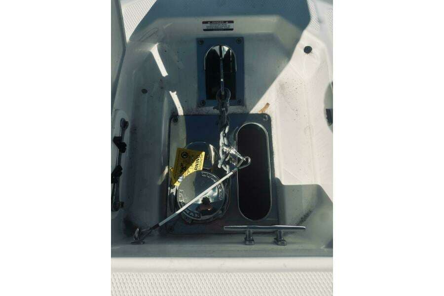 2022 Robalo R272 Center Console