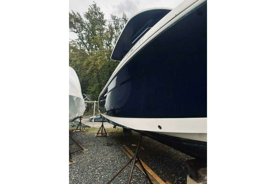 2022 Robalo R272 Center Console