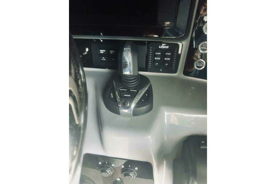 2022 Robalo R272 Center Console