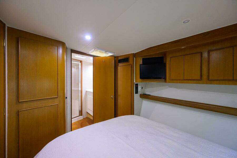 Post 50 SEANYLE - Master Stateroom - Starboard