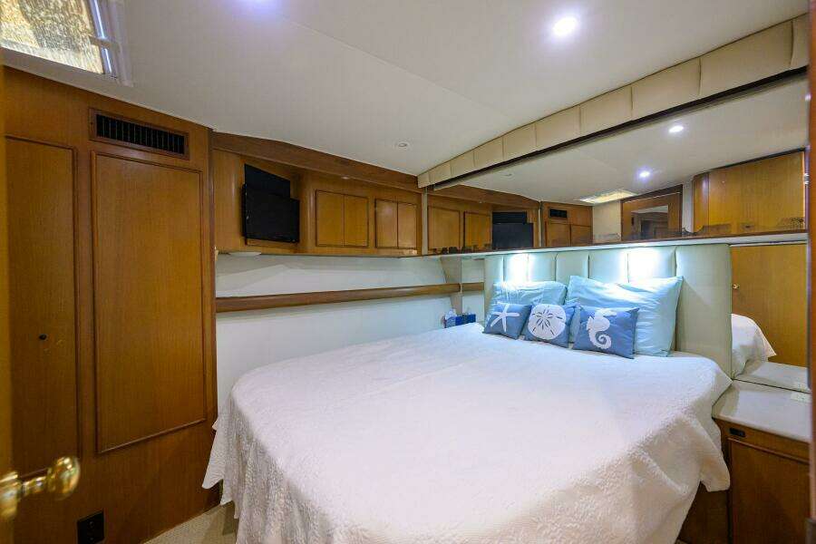 Post 50 SEANYLE - Master Stateroom - Starboard