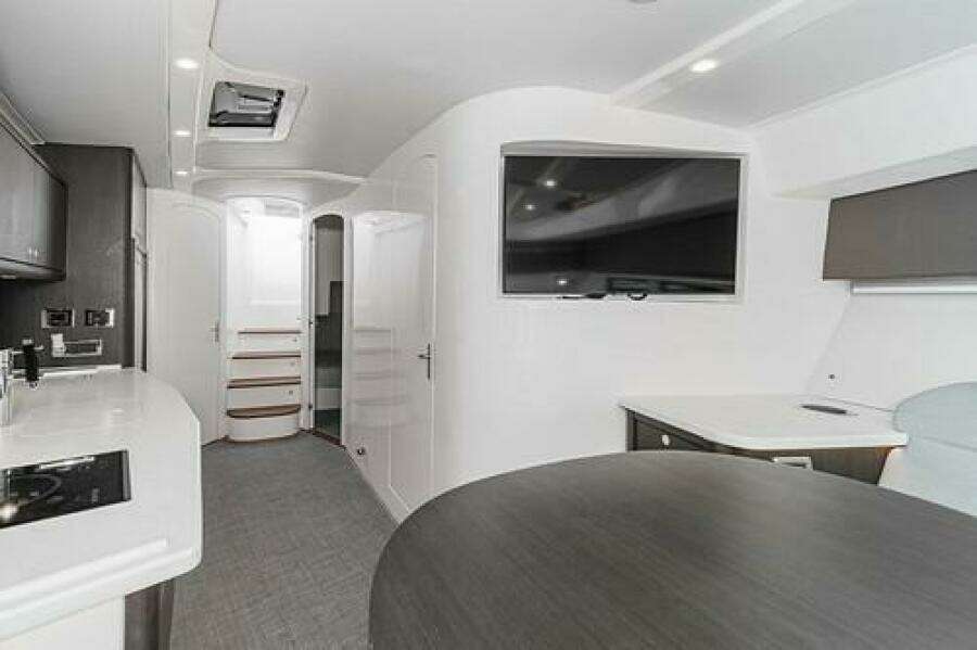 2022 Intrepid 477 Evolution