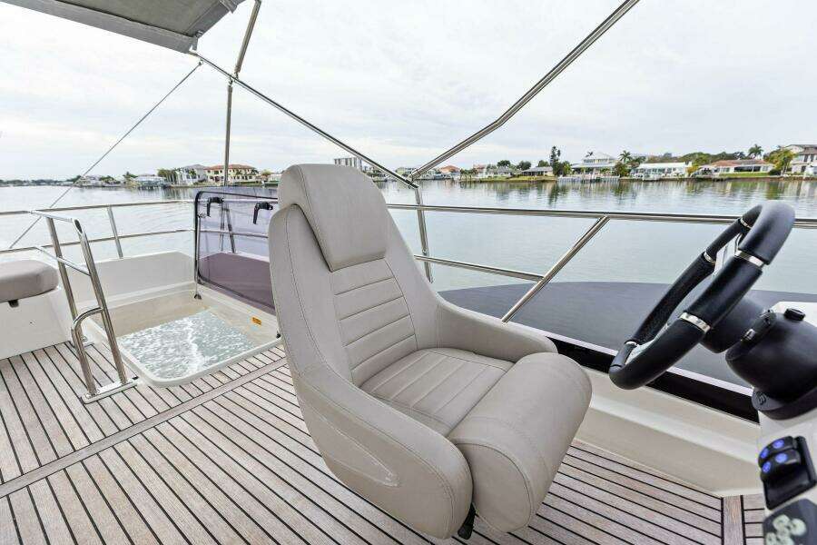 2022 Prestige 420 FLybridge SO FLY 