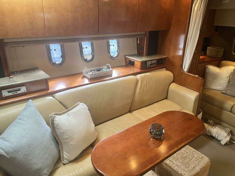 2008 Cruisers Yachts 390 Sport Coupe