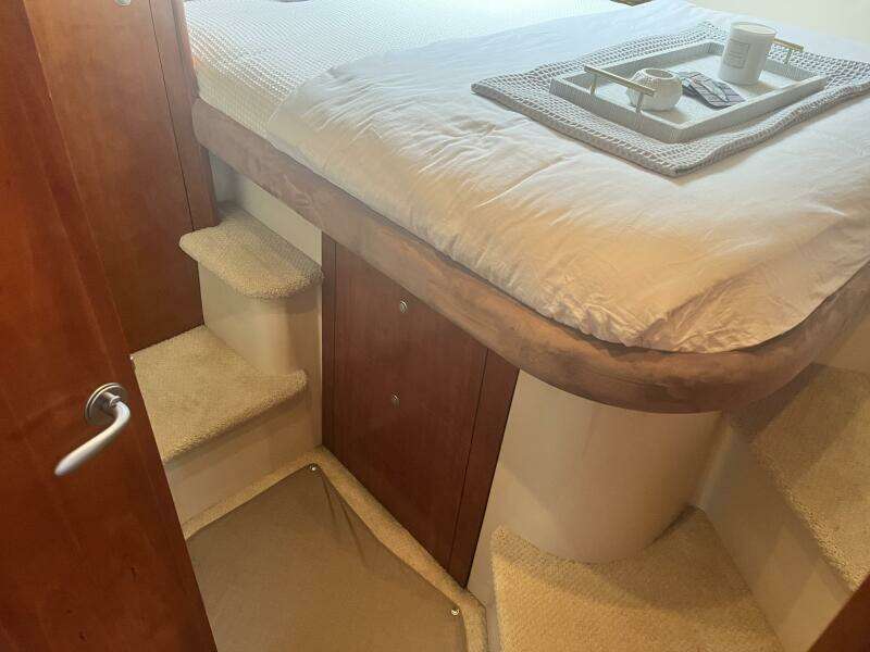 2008 Cruisers Yachts 390 Sport Coupe