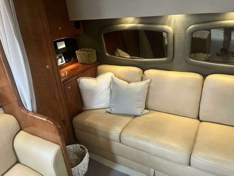 2008 Cruisers Yachts 390 Sport Coupe