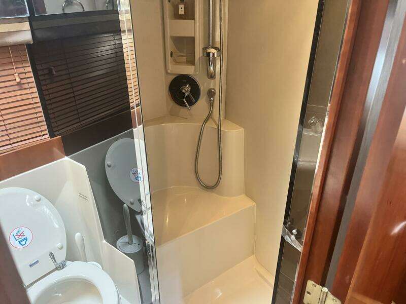 2008 Cruisers Yachts 390 Sport Coupe