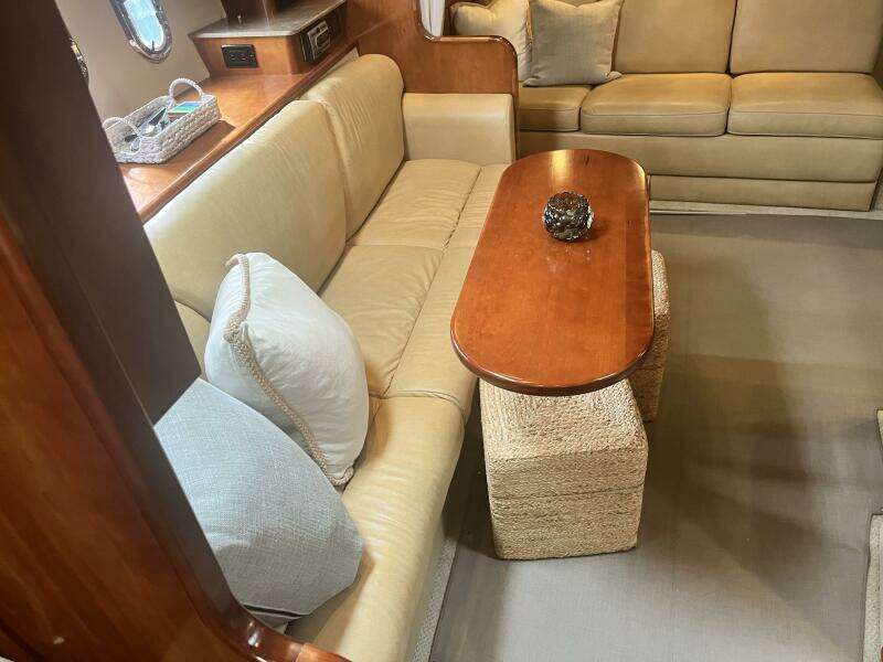 2008 Cruisers Yachts 390 Sport Coupe