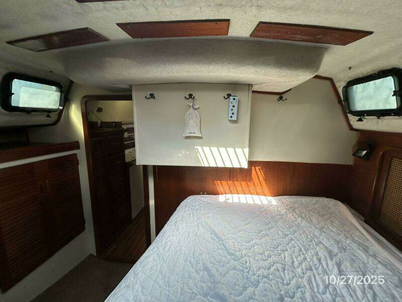 36' S2 aft stateroom forward
