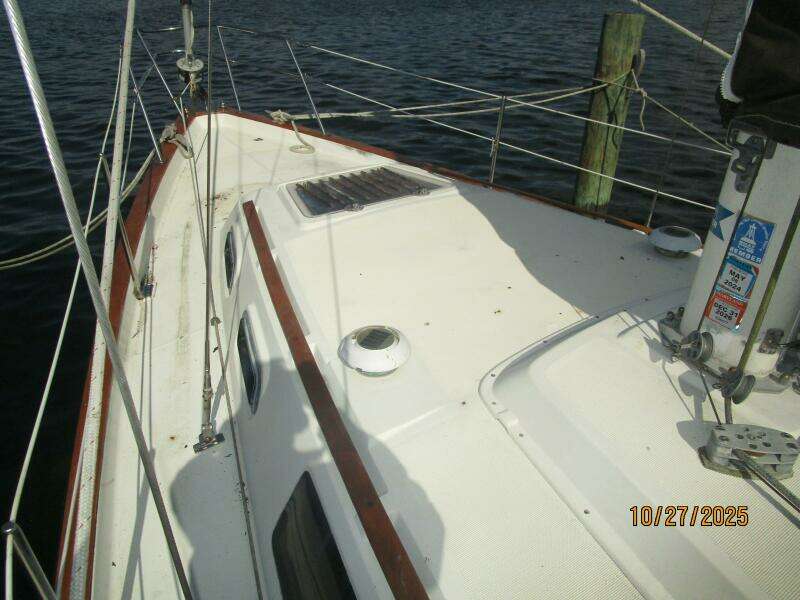 36' S2 foredeck1
