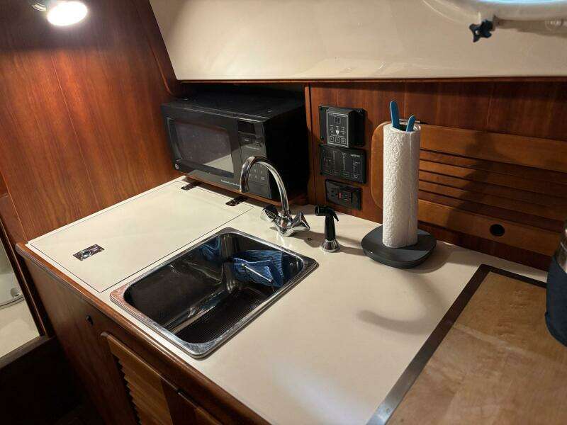 2003 Hinckley 36 Picnic Boat EP