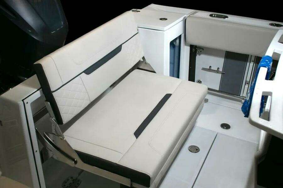 2023 Blackfin 272 CC