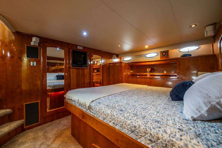 2001 Navigator 61 Pilothouse