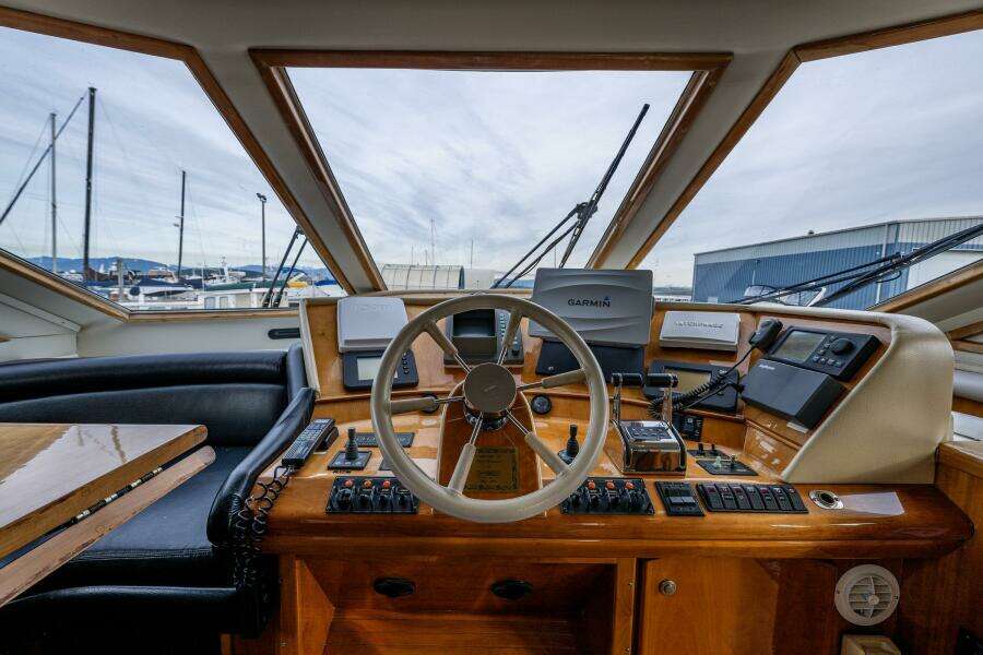 2001 Navigator 61 Pilothouse