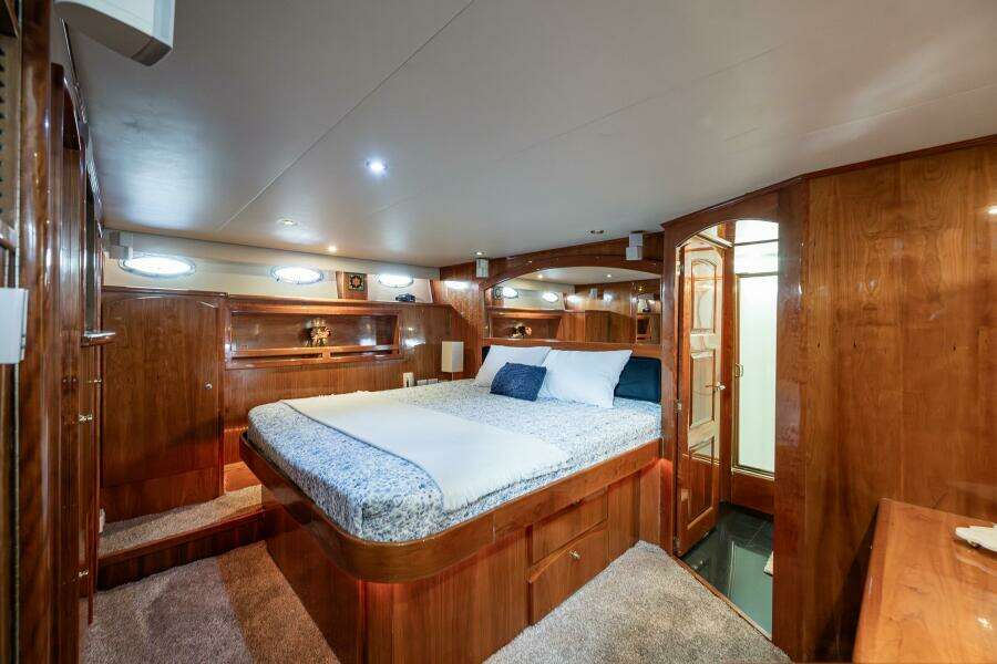 2001 Navigator 61 Pilothouse