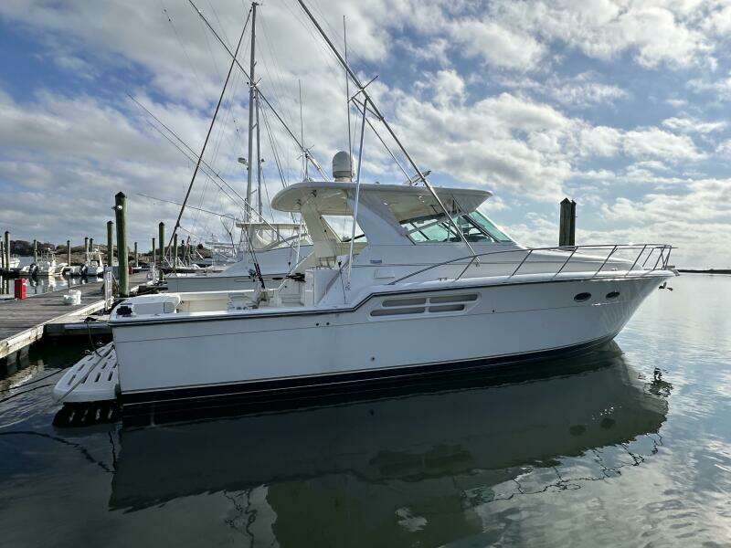 2001 Tiara Yachts 4300 Open