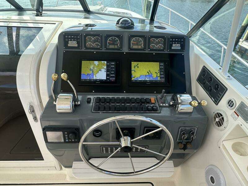 2001 Tiara Yachts 4300 Open