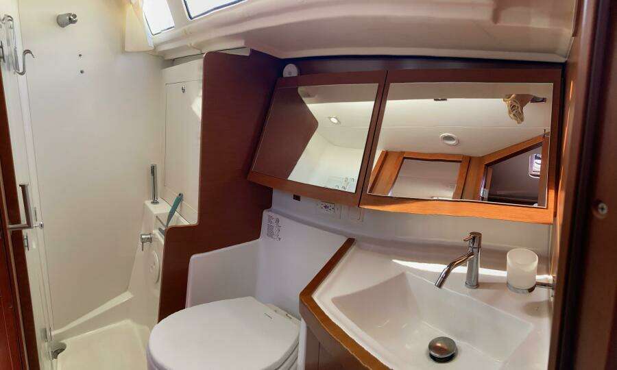 2012 Beneteau Oceanis ICW