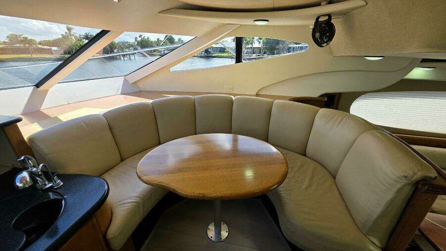 Dinette Starboard