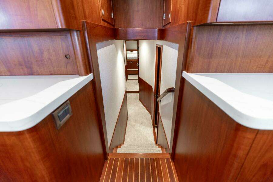 2006 Jim Smith 68 Convertible- Companionway