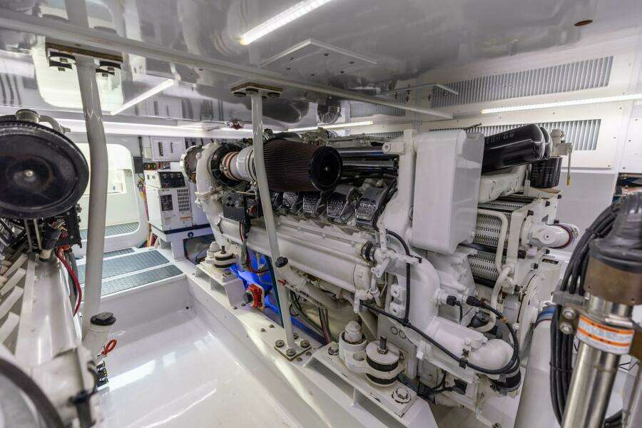 2006 Jim Smith 68 Convertible- Engine Room