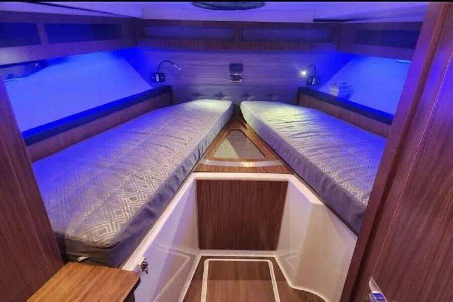 2022 Four Winns 355 Vista Coupe