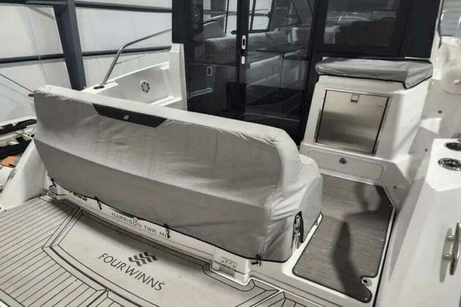 2022 Four Winns 355 Vista Coupe