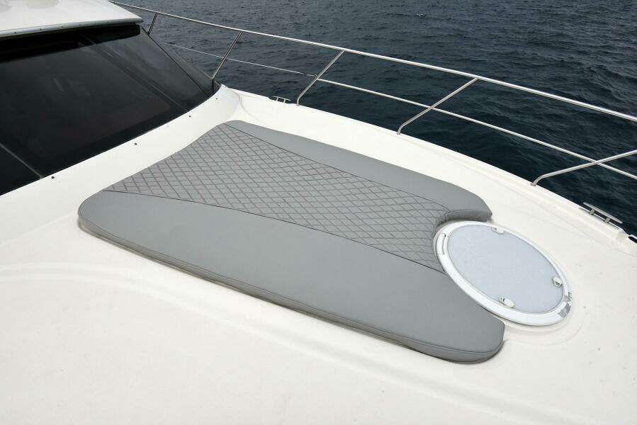 2010 38 Silveron Sedan Bridge - Pura Vida