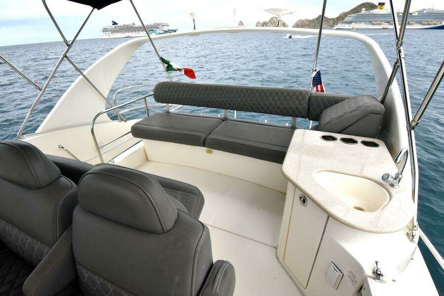 2010 38 Silveron Sedan Bridge - Pura Vida