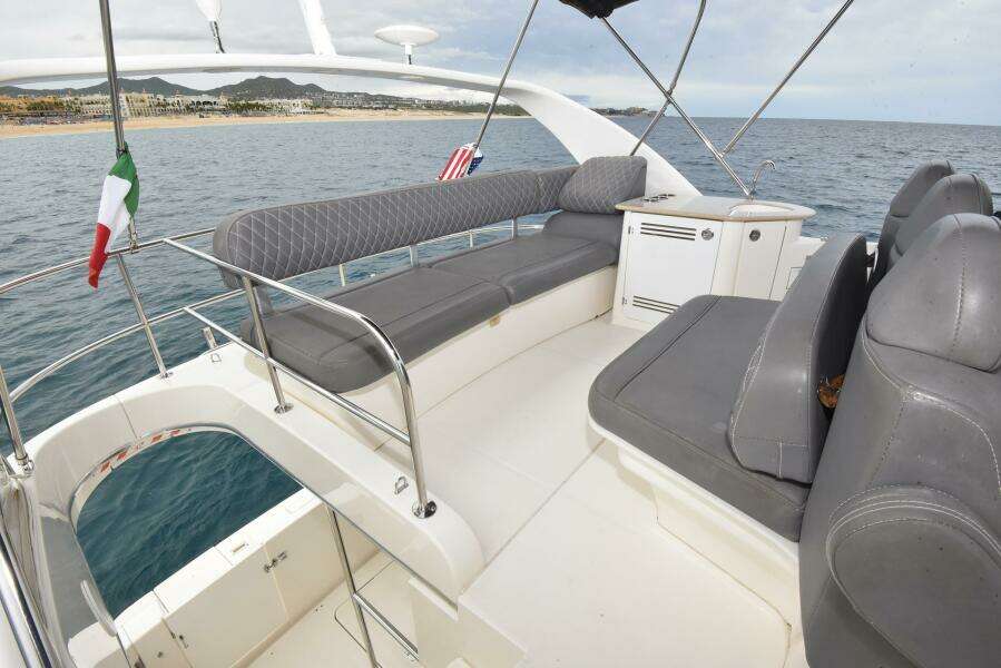 2010 38 Silveron Sedan Bridge - Pura Vida