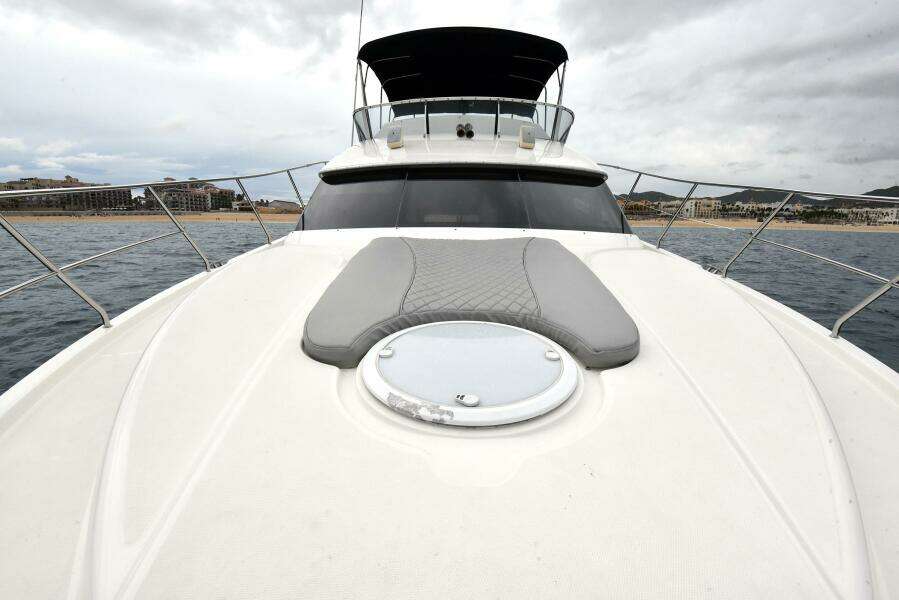 2010 38 Silveron Sedan Bridge - Pura Vida