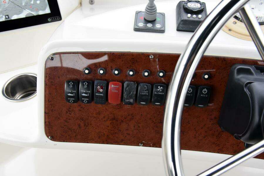 2010 38 Silveron Sedan Bridge - Pura Vida