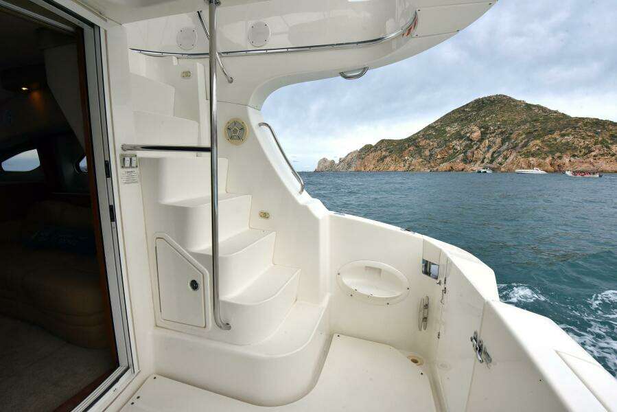 2010 38 Silveron Sedan Bridge - Pura Vida