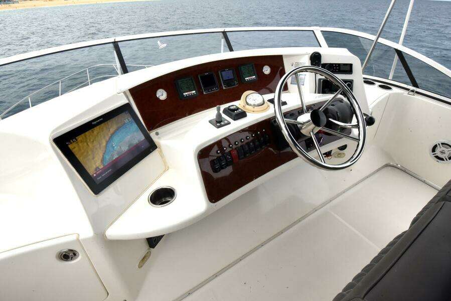 2010 38 Silveron Sedan Bridge - Pura Vida