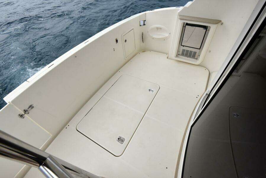 2010 38 Silveron Sedan Bridge - Pura Vida