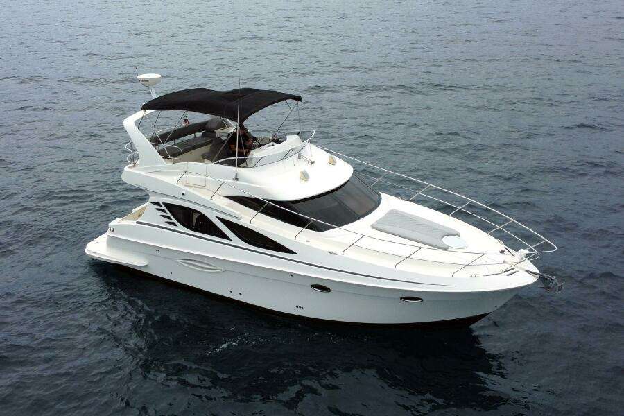 2010 38 Silveron Sedan Bridge - Pura Vida