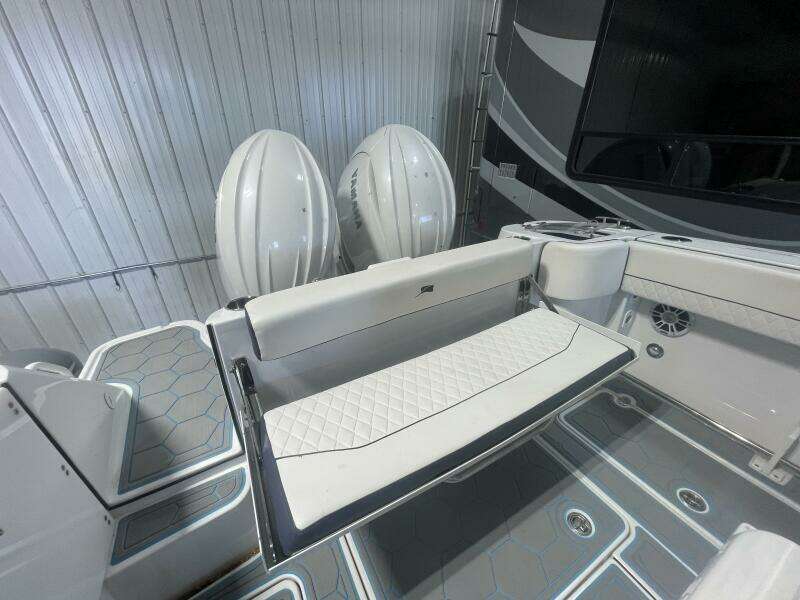 2025 Stingray 253 Center Console