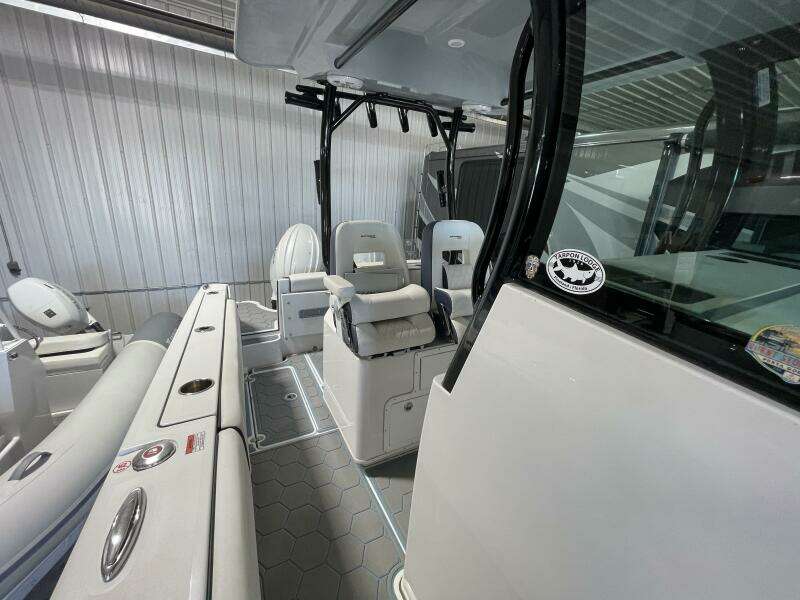 2025 Stingray 253 Center Console