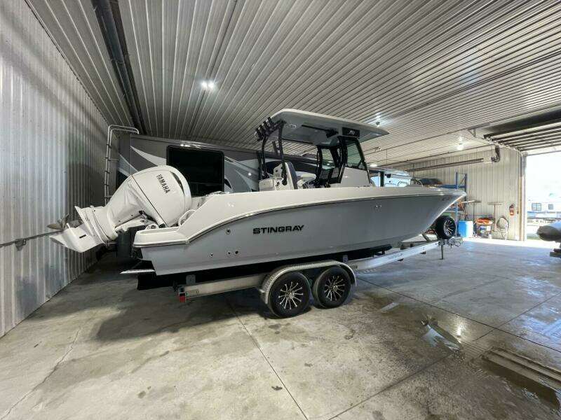 2025 Stingray 253 Center Console