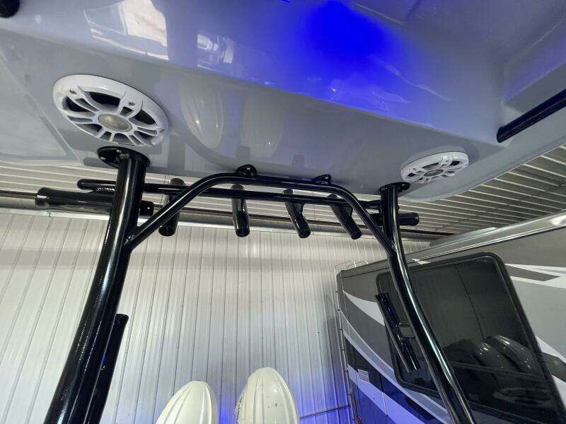 2025 Stingray 253 Center Console