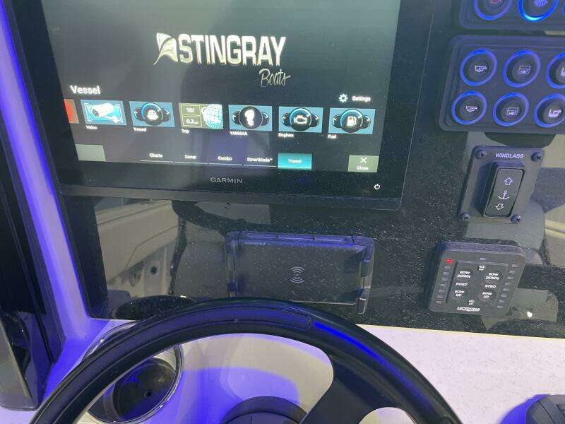 2025 Stingray 253 Center Console