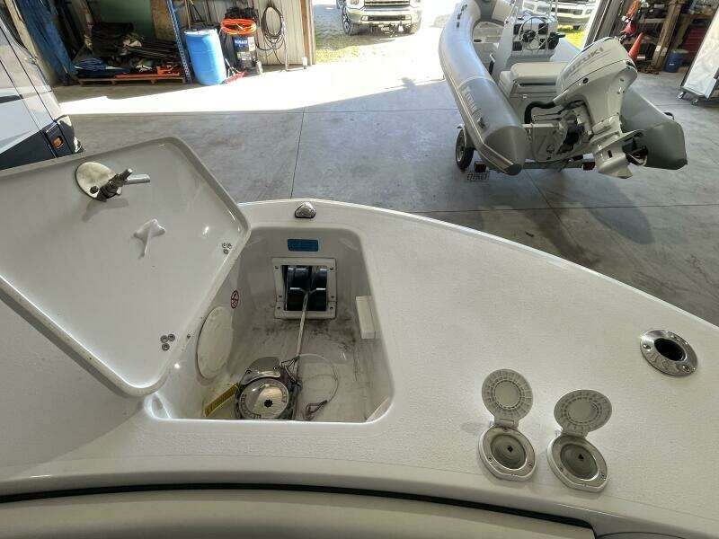 2025 Stingray 253 Center Console