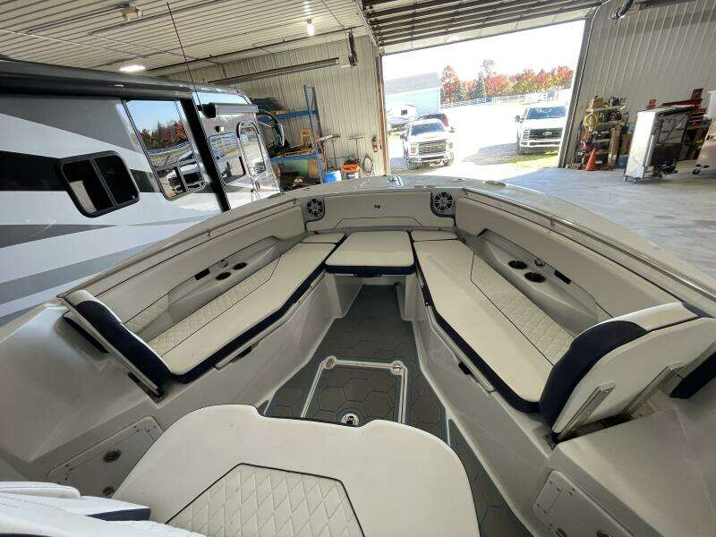2025 Stingray 253 Center Console
