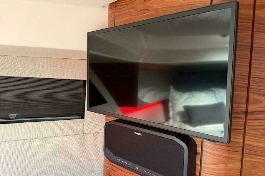 2021 Boston Whaler 405 Conquest