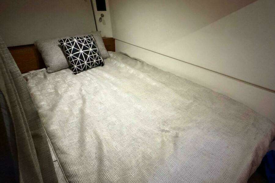 2021 Boston Whaler 405 Conquest