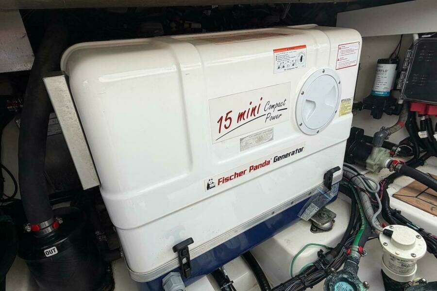 2021 Boston Whaler 405 Conquest