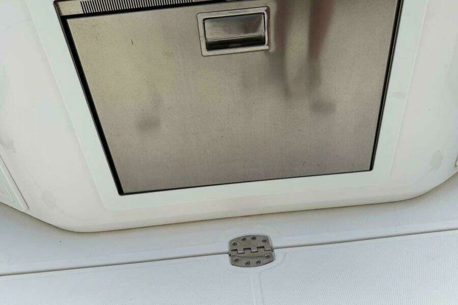 2021 Boston Whaler 405 Conquest