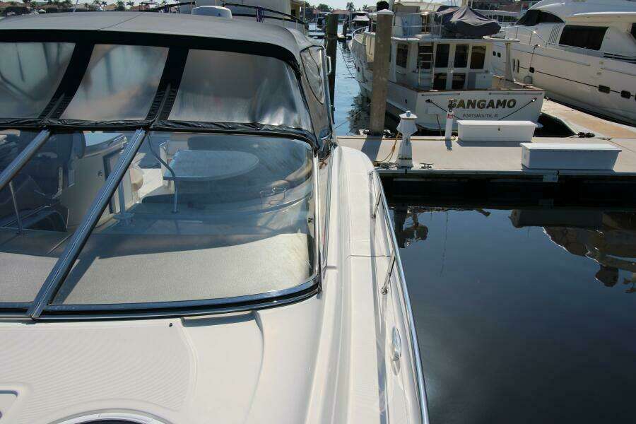 2002 Regal 4260 Commodore