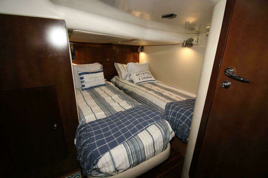 2002 Regal 4260 Commodore