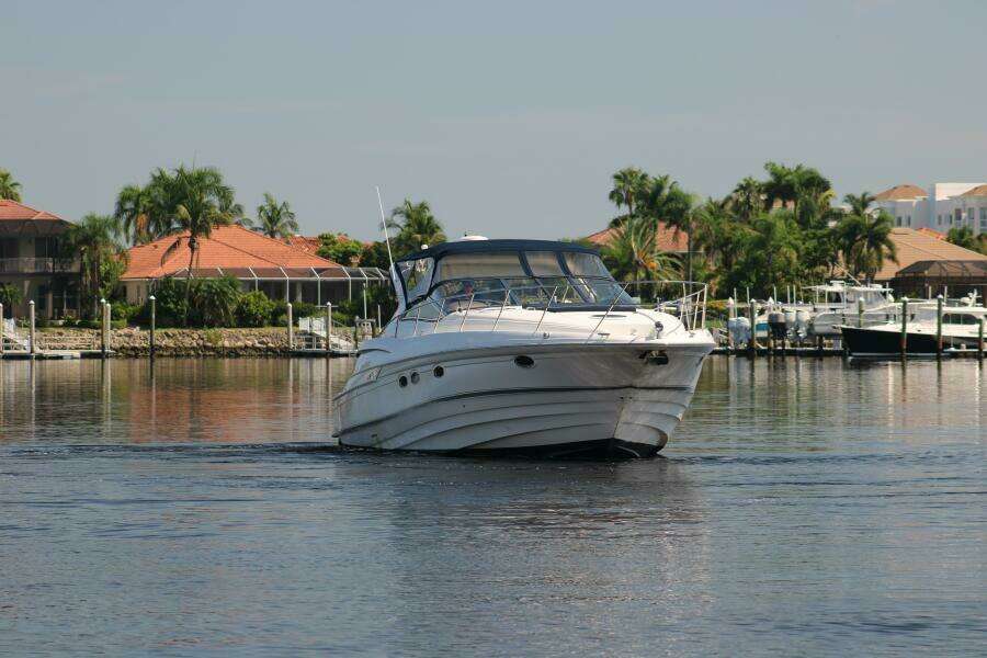 2002 Regal 4260 Commodore